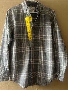 Men’s Gray & white Plaid Button-Up Shirt